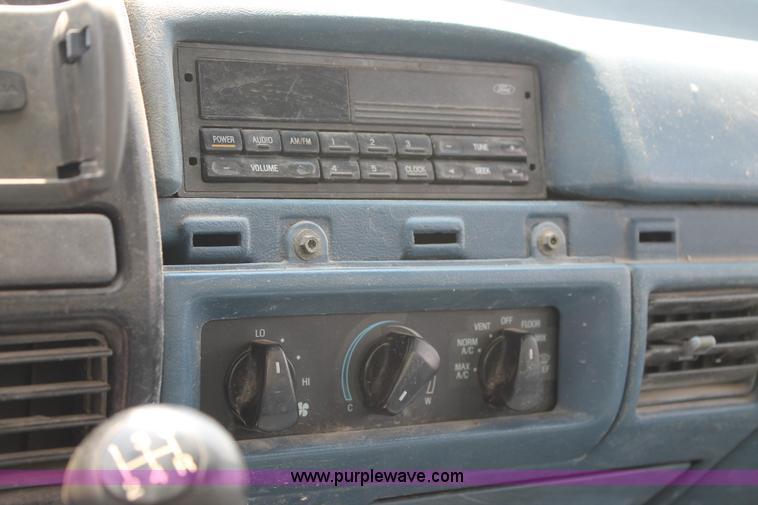 image for item G5808 1994 Ford F450 Super Duty flatbed truck