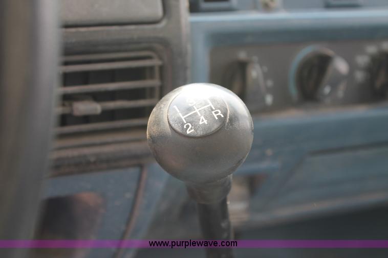 image for item G5808 1994 Ford F450 Super Duty flatbed truck