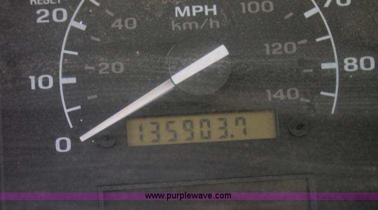 image for item G5808 1994 Ford F450 Super Duty flatbed truck