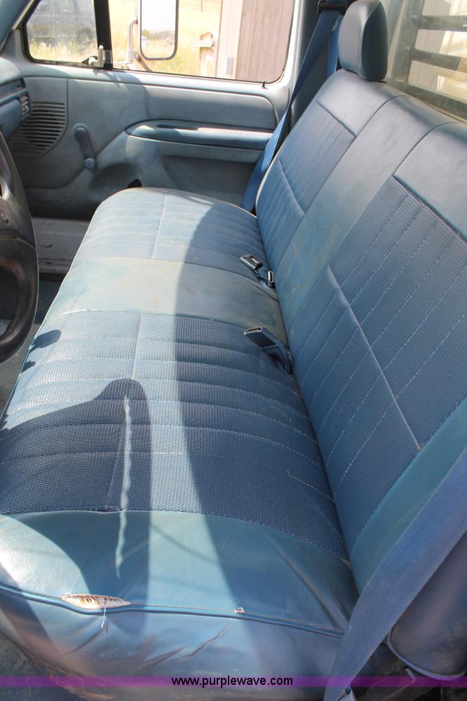 image for item G5808 1994 Ford F450 Super Duty flatbed truck