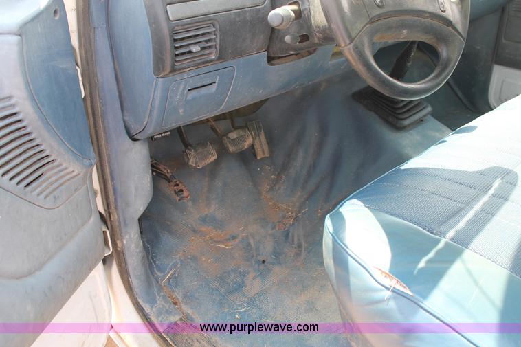 image for item G5808 1994 Ford F450 Super Duty flatbed truck