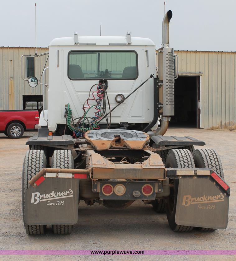 image for item G5809 2002 Mack CH613 semi truck