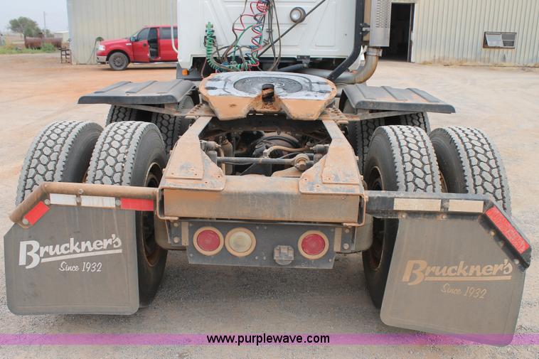 image for item G5809 2002 Mack CH613 semi truck