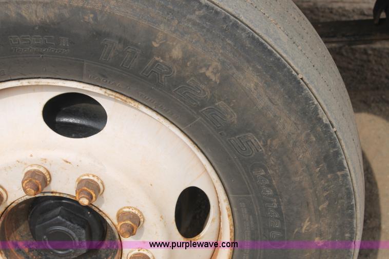 image for item G5809 2002 Mack CH613 semi truck