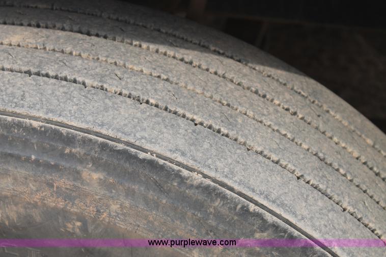 image for item G5809 2002 Mack CH613 semi truck