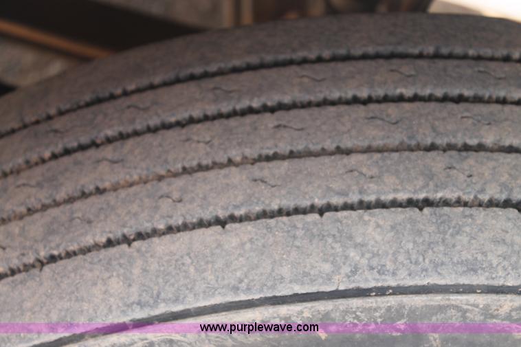 image for item G5809 2002 Mack CH613 semi truck