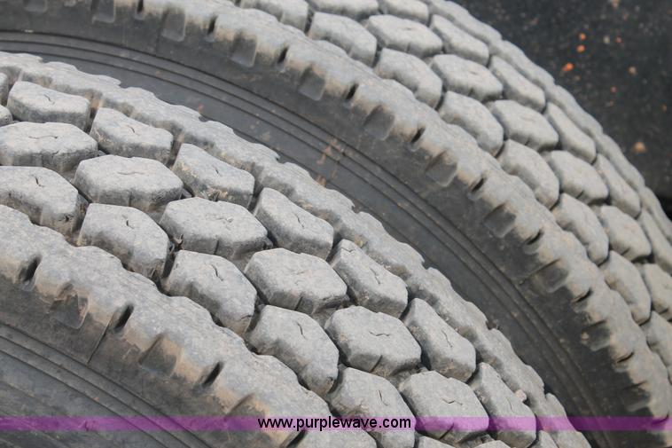 image for item G5809 2002 Mack CH613 semi truck