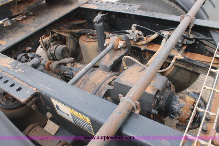 image for item G5809 2002 Mack CH613 semi truck