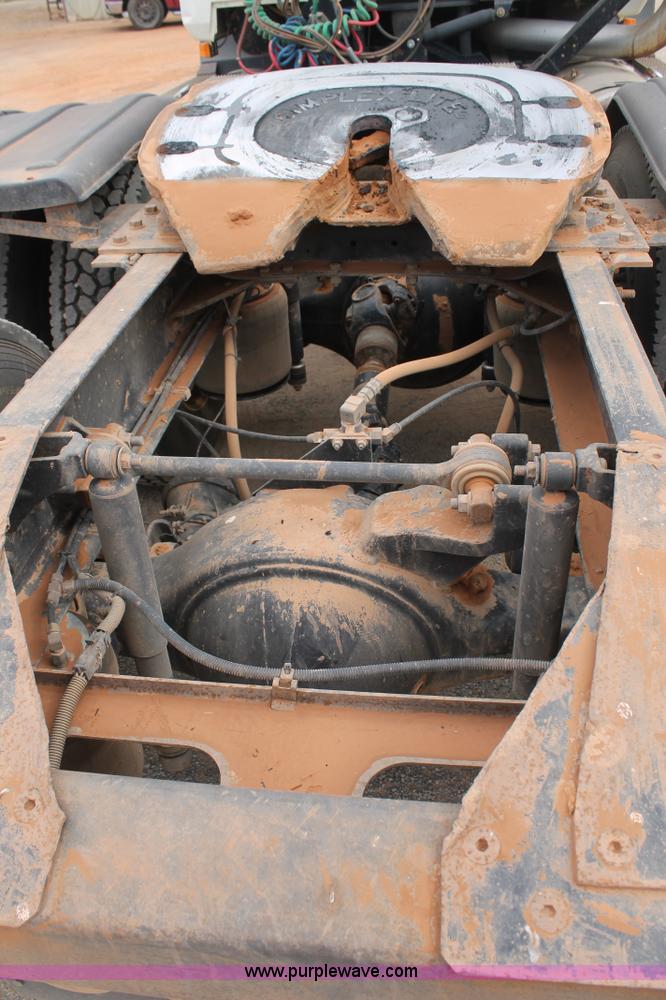 image for item G5809 2002 Mack CH613 semi truck