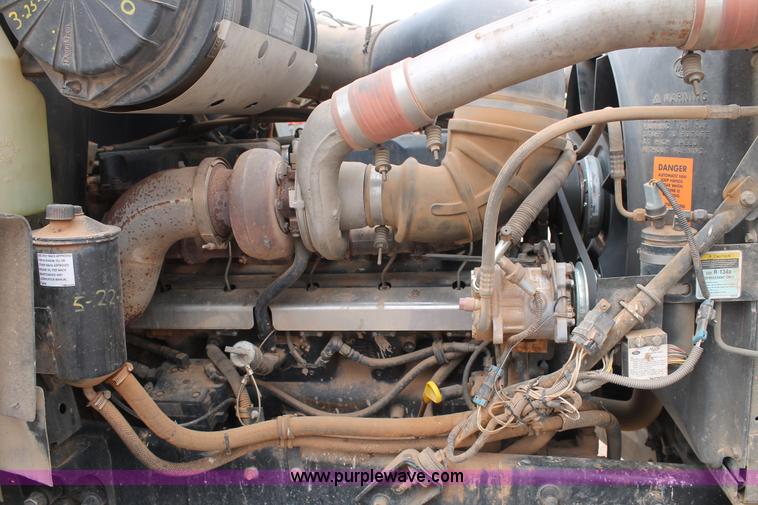 image for item G5809 2002 Mack CH613 semi truck