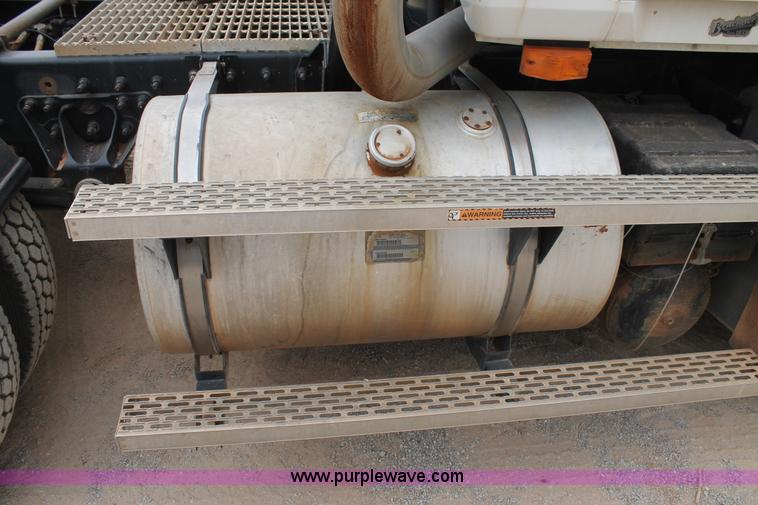 image for item G5809 2002 Mack CH613 semi truck