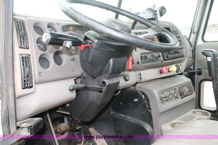 image for item G5809 2002 Mack CH613 semi truck