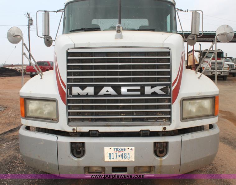 image for item G5810 2000 Mack CH613 semi truck