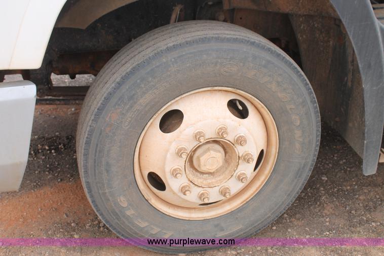 image for item G5810 2000 Mack CH613 semi truck