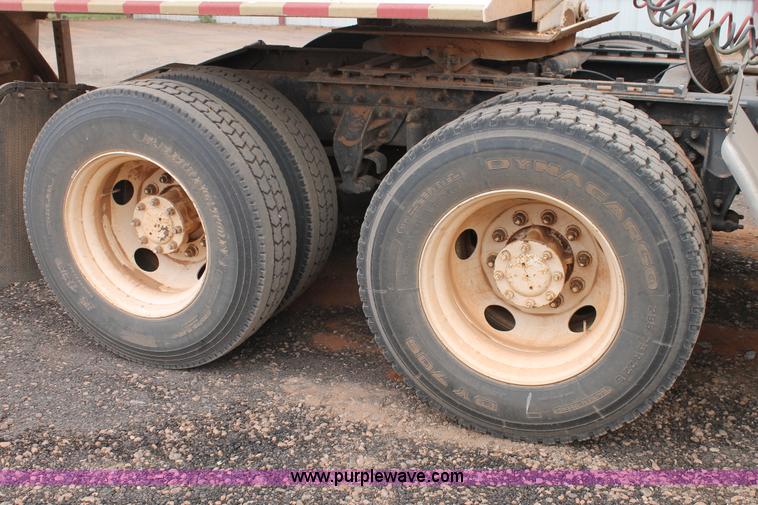 image for item G5810 2000 Mack CH613 semi truck