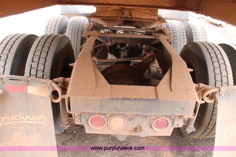 image for item G5810 2000 Mack CH613 semi truck