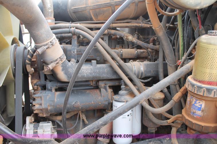 image for item G5810 2000 Mack CH613 semi truck