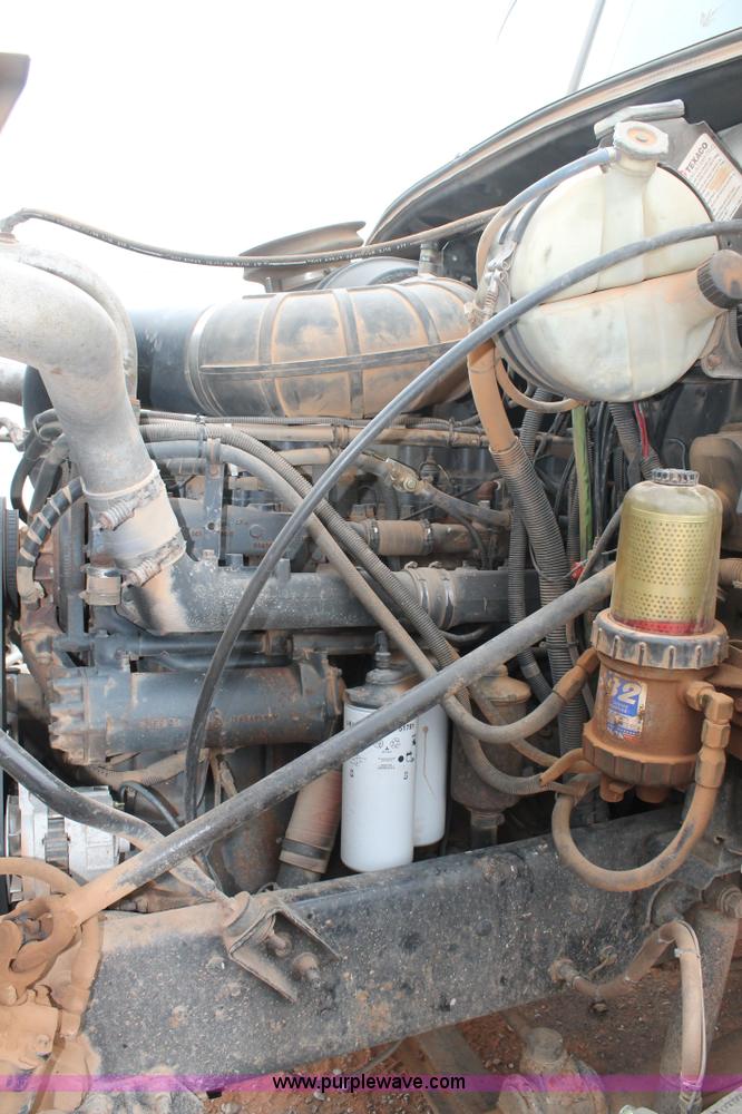 image for item G5810 2000 Mack CH613 semi truck