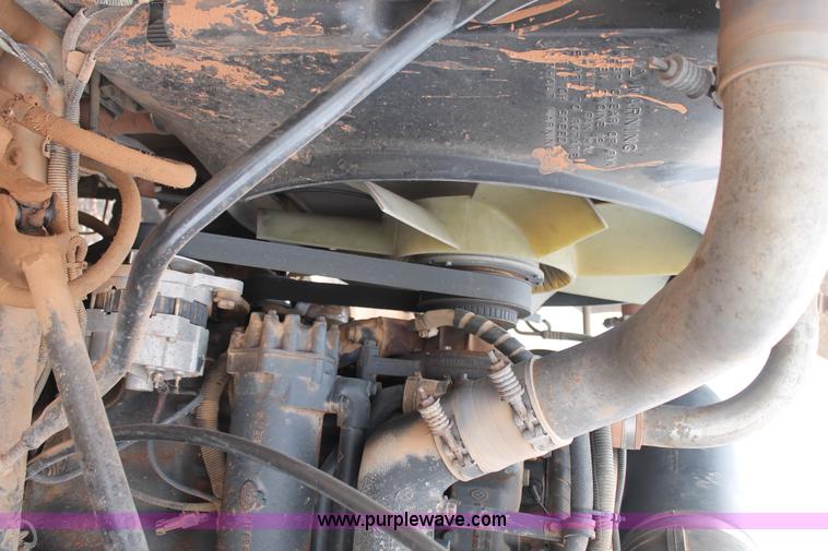 image for item G5810 2000 Mack CH613 semi truck