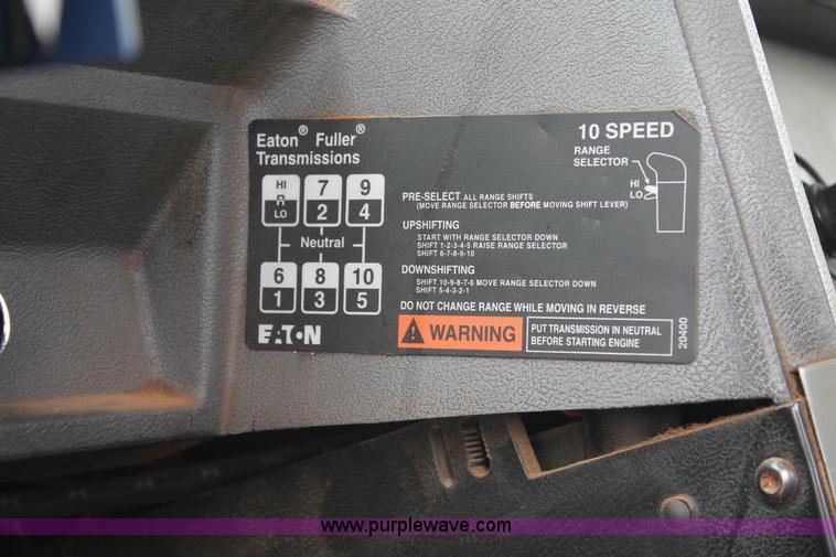 image for item G5810 2000 Mack CH613 semi truck