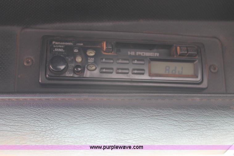 image for item G5810 2000 Mack CH613 semi truck