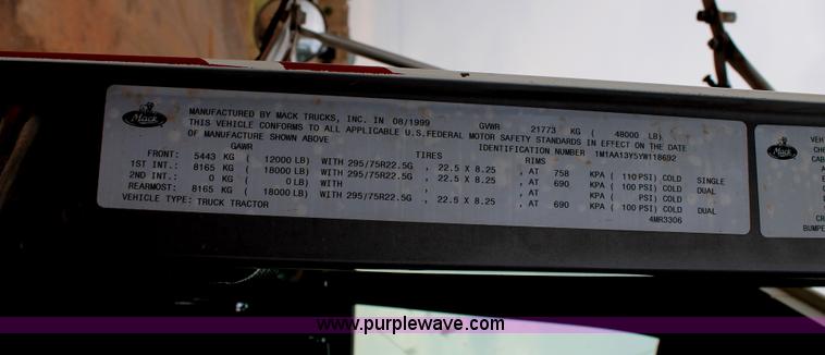 image for item G5810 2000 Mack CH613 semi truck