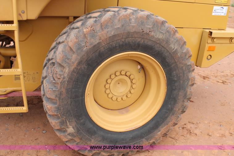 image for item G5814 1998 Caterpillar 924F wheel loader