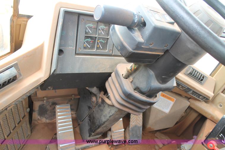 image for item G5814 1998 Caterpillar 924F wheel loader