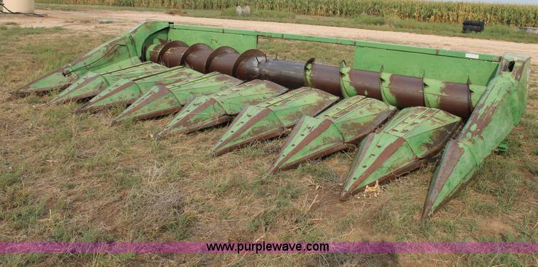 image for item G5815 1985 John Deere 853A row crop head