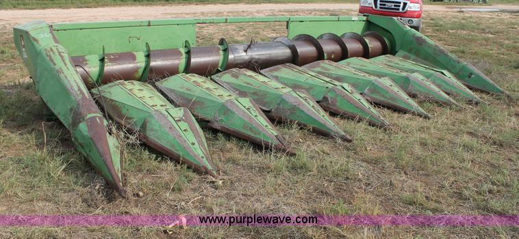 image for item G5815 1985 John Deere 853A row crop head