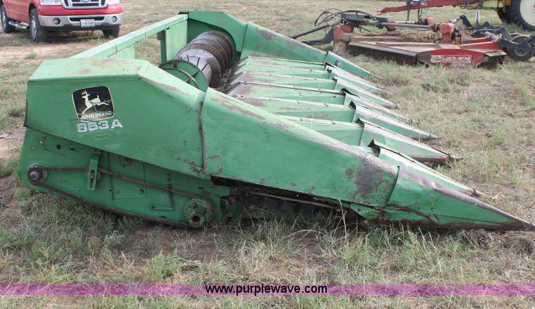 image for item G5815 1985 John Deere 853A row crop head