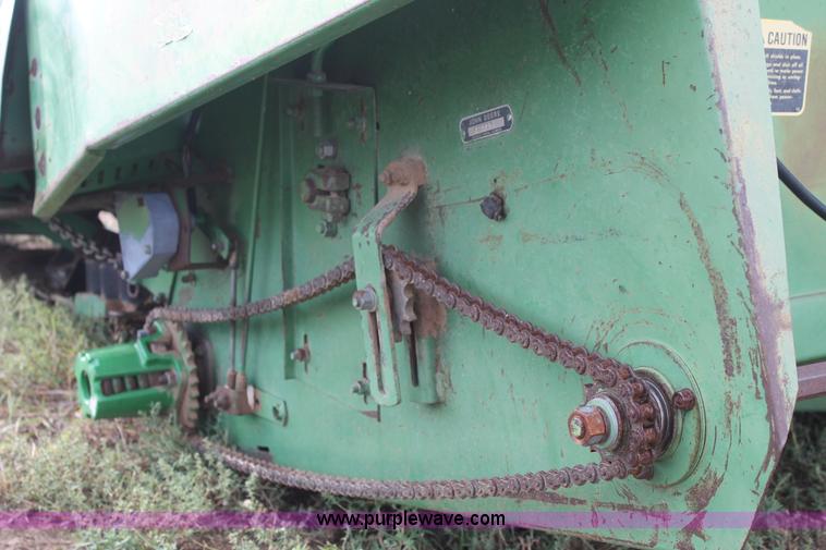 image for item G5815 1985 John Deere 853A row crop head