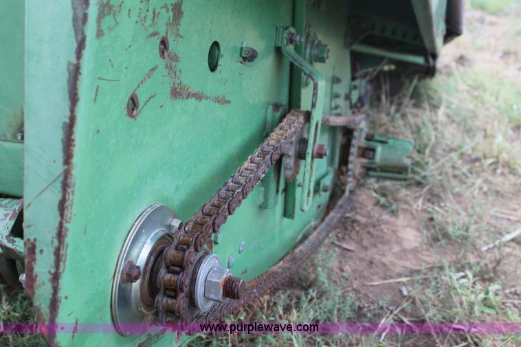 image for item G5815 1985 John Deere 853A row crop head