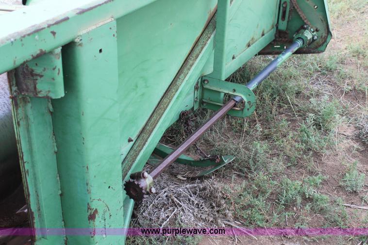 image for item G5815 1985 John Deere 853A row crop head