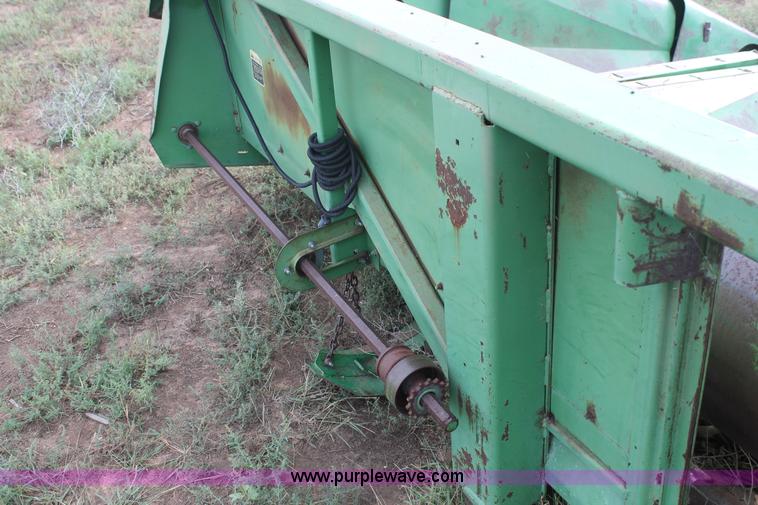 image for item G5815 1985 John Deere 853A row crop head