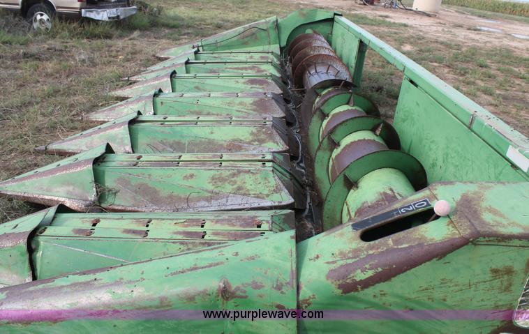 image for item G5815 1985 John Deere 853A row crop head