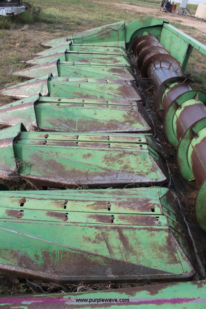 image for item G5815 1985 John Deere 853A row crop head