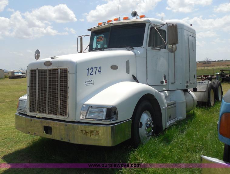image for item G8969 2000 Peterbilt 377 semi truck