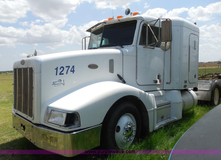 image for item G8969 2000 Peterbilt 377 semi truck