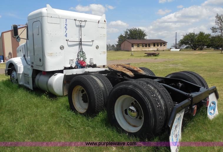 image for item G8969 2000 Peterbilt 377 semi truck