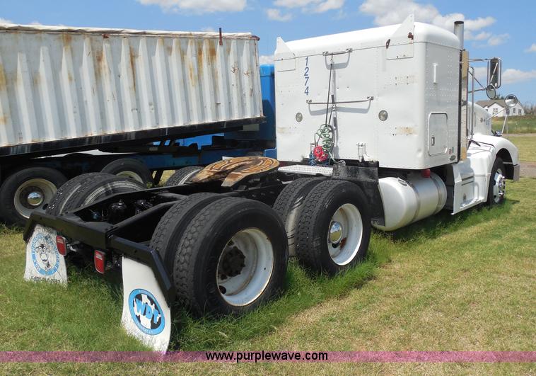 image for item G8969 2000 Peterbilt 377 semi truck