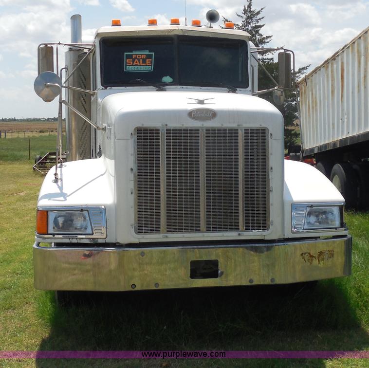 image for item G8969 2000 Peterbilt 377 semi truck