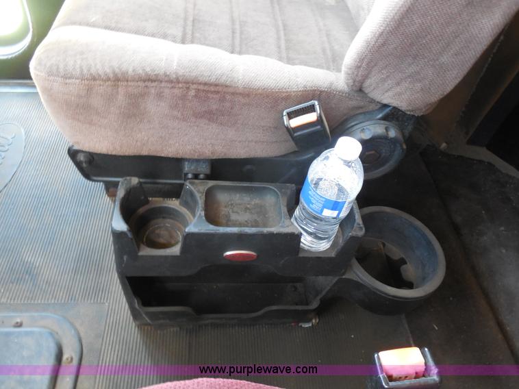 image for item G8969 2000 Peterbilt 377 semi truck