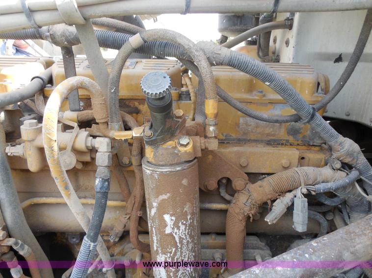 image for item G8969 2000 Peterbilt 377 semi truck