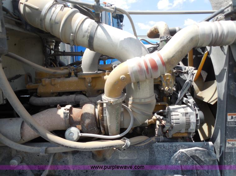 image for item G8969 2000 Peterbilt 377 semi truck