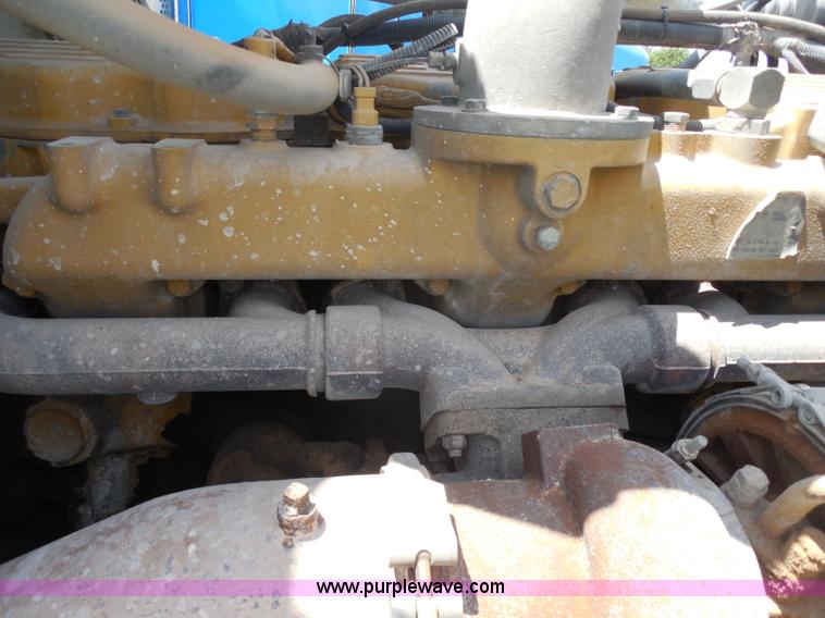 image for item G8969 2000 Peterbilt 377 semi truck