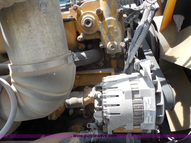 image for item G8969 2000 Peterbilt 377 semi truck