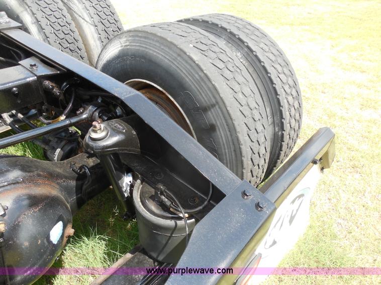 image for item G8969 2000 Peterbilt 377 semi truck