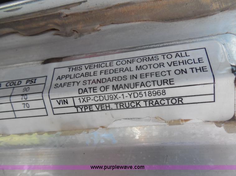 image for item G8969 2000 Peterbilt 377 semi truck