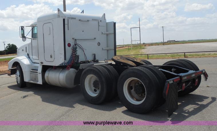 image for item G8970 1999 Peterbilt 377 semi truck